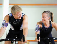 Калъфи Cellularline Armband за iPhone 5/5S/5C/SE виолетов