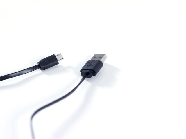Кабели и Адаптери Micro USB кабел към USB